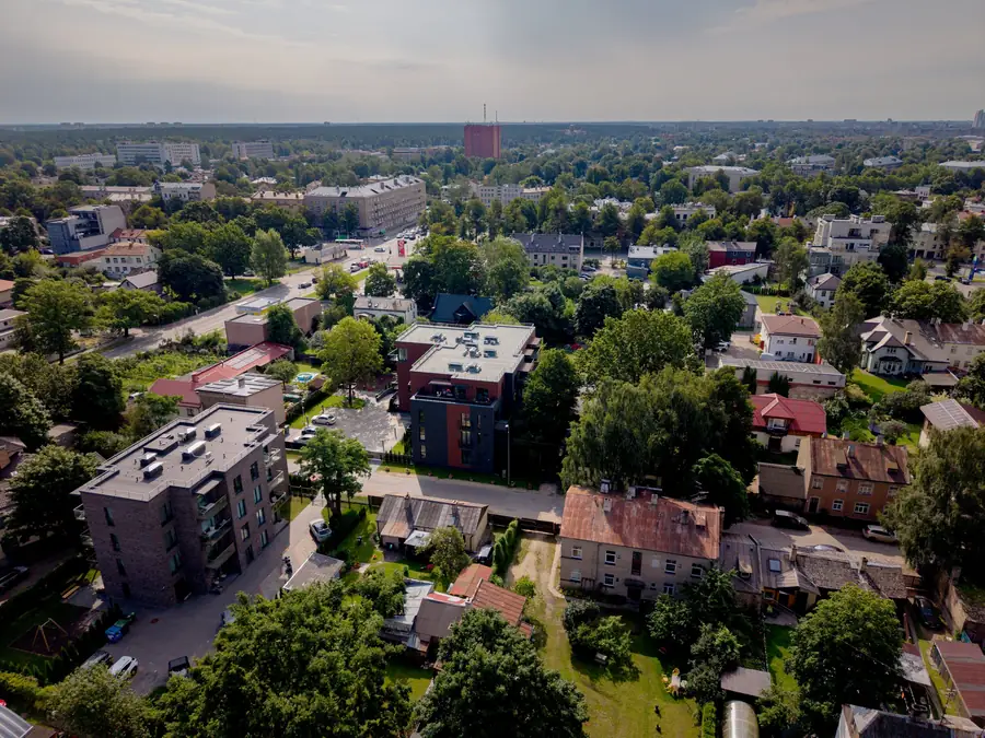 Skats no gaisa uz Zelta Ozols ēku un Teikas apkaimi, Kaukāza iela 11